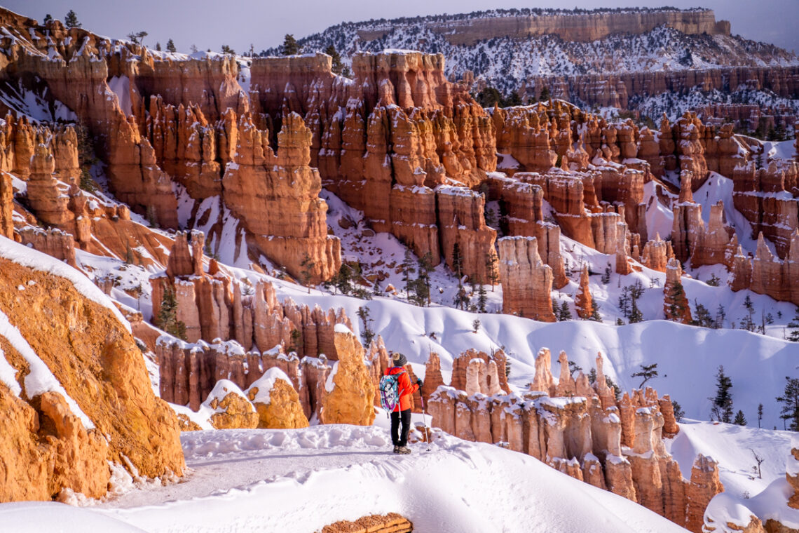 Beautiful viewpoint along Navajo Loop to Queens Garden Trail in the winter in Bryce Canyon National Park, UT