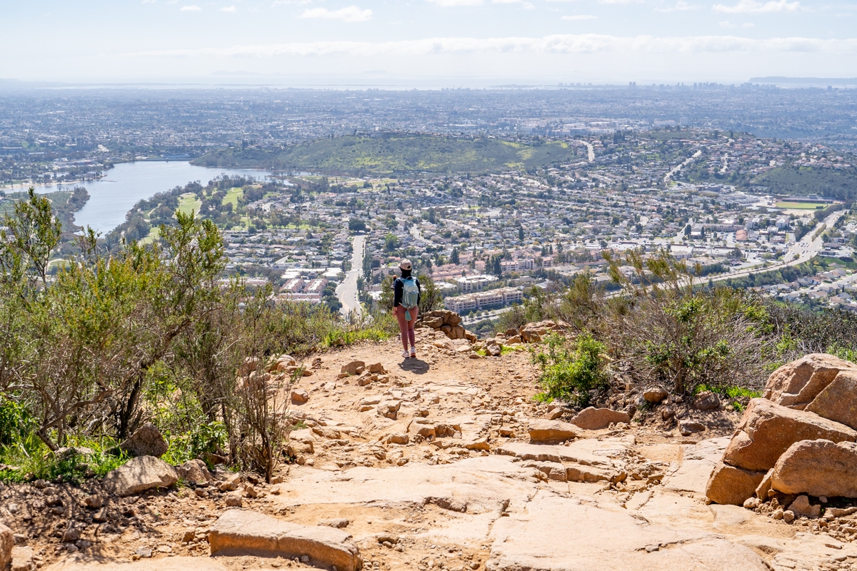 Cowles mountain outlet